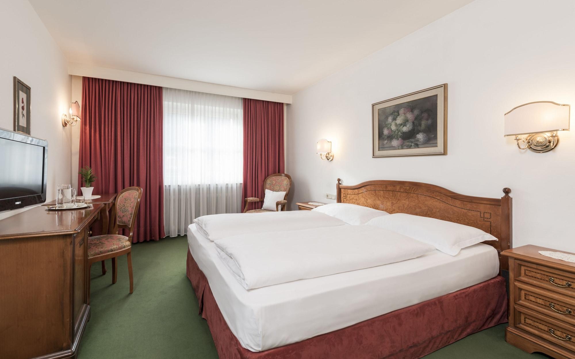 Hotel Gruener Baum Bressanone Esterno foto
