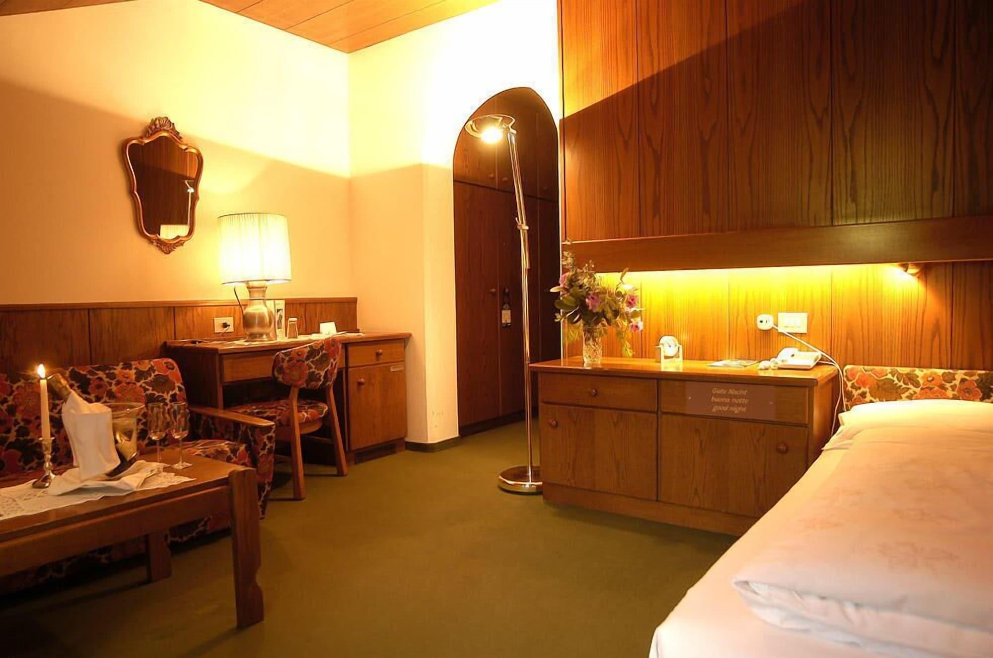 Hotel Gruener Baum Bressanone Esterno foto