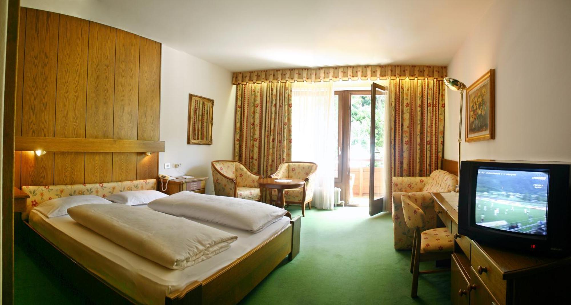 Hotel Gruener Baum Bressanone Esterno foto
